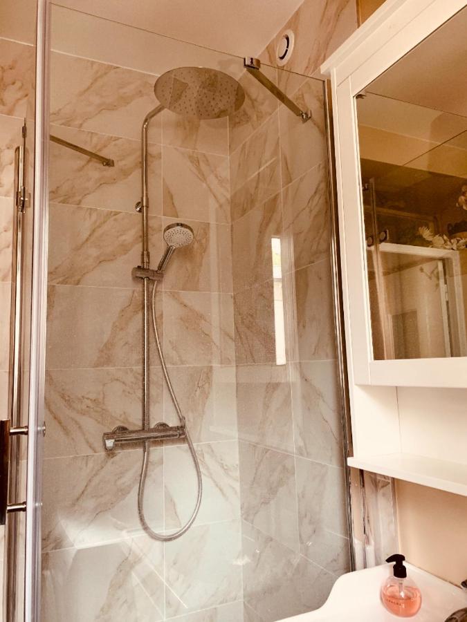 Accommodatie bij particulieren Parisian Style Private With Shared Bathroom Near Bastille And Gare De Lyon Parijs