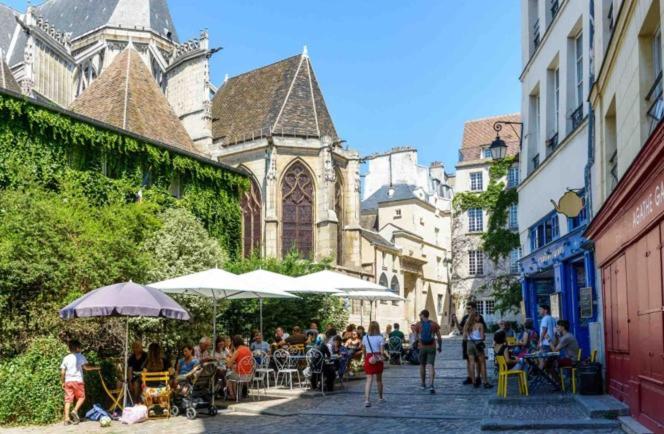 Accommodatie bij particulieren Parisian Style Private With Shared Bathroom Near Bastille And Gare De Lyon Parijs